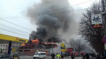 Alertă în Vrancea. Incendiu puternic lângă o benzinărie din Focşani VIDEO