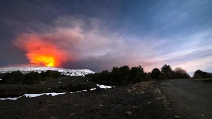 Vulcanul Etna a erupt din nou. Cel puţin zece persoane au fost rănite VIDEO