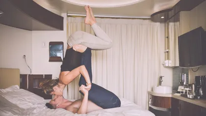Yoga în cuplu sau cum să reaprindem pasiunea în relaţie