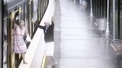 Trenul groazei. Momentul teribil în care un copil cade pe linie, sub vagon VIDEO