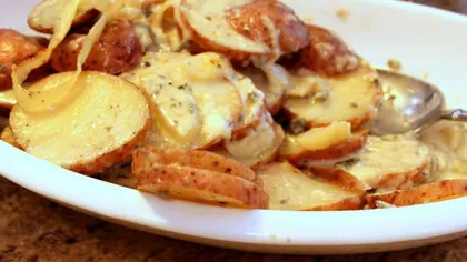 REŢETE: Cum se prepară cartofi copţi cu gorgonzola