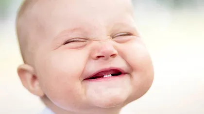 7 lucruri pe care trebuie să le ştiţi despre primii dinţi ai copilului
