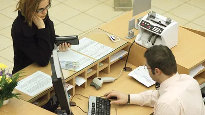 Numărul românilor cu restanţe la bănci a scăzut cu peste 5.000 în luna februarie