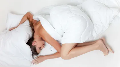 Ce se întâmplă dacă dormi cu USTUROI sub pernă. Efectul nebănuit pe care îl are asupra corpului tău