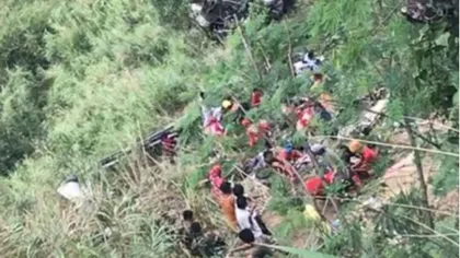 Tragedie în Filipine: Peste 25 de morţi şi 22 de răniți după ce un autocar a căzut într-o prăpastie