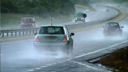 Ploaie torenţială pe Autostrada Soarelui. Există pericol de acvaplanare
