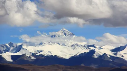Un alpinist de 85 de ani a murit încercând să doboare recordul vârstei la căţărat pe Everest