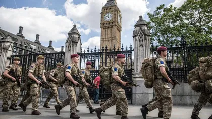 Nivelul ameninţării teroriste a fost scăzut de la critic la sever în Anglia. Militarii rămân pe străzi până luni seară