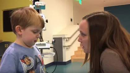Reacţia emoţionantă a unui băieţel de 5 ani când află că va primi o inimă nouă. Imaginile vă vor face să plângeţi VIDEO