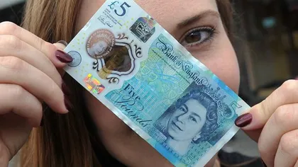 Vechile bancnote de 5 lire sterline au ieşit din circulaţie. Cum se pot preschimba