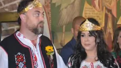 O columbiancă a făcut nuntă cu un român. Mirii şi invitaţii, îmbrăcaţi în straie tradiţionale VIDEO