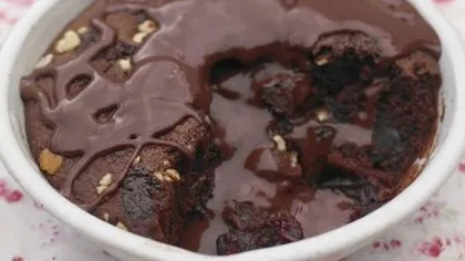 Desert cu sos de ciocolată şi cireşe - Reţeta apetisantă a lui Jamie Oliver
