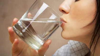 Când şi câtă apă trebuie să bei ca să ajungi la greutatea pe care ţi-o doreşti