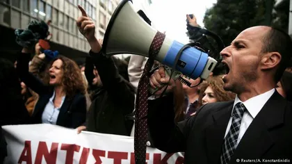 Proteste în Grecia: Marinarii şi jurnaliştii au intrat în grevă. Oamenii sunt nemulţumiţi de noile măsuri de austeritate