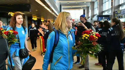 Handbalistele de la CSM Bucureşti s-au întors în ţară. Fetele au fost aşteptate cu flori la sosirea de la Budapesta