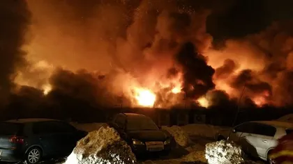 Incendiu puternic la un depozit de piese auto din Sibiu