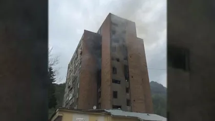 Incendiu într-un bloc din Hunedoara. 75 de persoane au fost evacuate