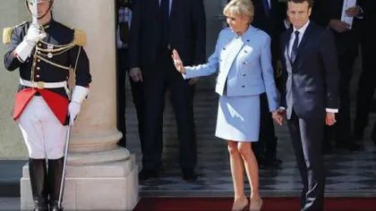 Emmanuel Macron a purtat la învestire un costum de 450 de euro, în timp ce ţinuta Primei Doamne a fost împrumutată
