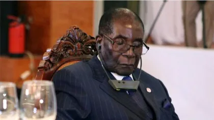 Preşedintele Mugabe nu doarme în timpul şedinţelor, ci îşi 