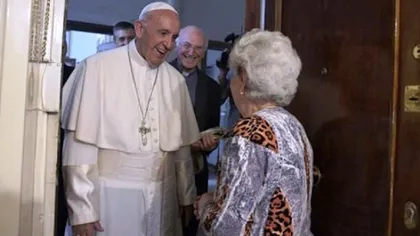 Papa Francisc a vizitat o familie de români ortodocşi din Ostia VIDEO