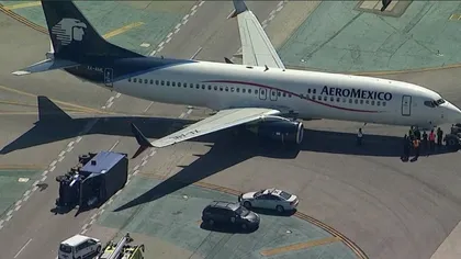 Coliziune între un avion de pasageri şi o autoutilitară, în Los Angeles. Mai multe persoane sunt rănite