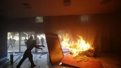 Violenţele din Brazilia iau amploare. Protestarii au incendiat un minister şi au avariat mai multe clădiri guvernamentale