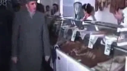 Imagini istorice: Nicolae Ceauşescu, vizită de lucru la o alimentară doldora de mezeluri VIDEO