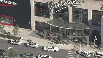 Atac cu armă albă într-un mall din Toronto. Un adolescent a fost grav rănit