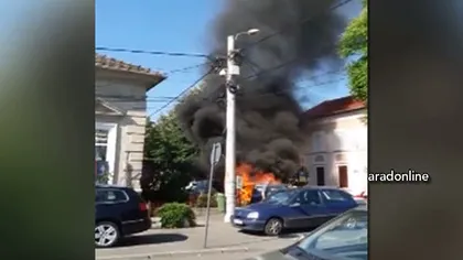 Maşină în flăcări în centrul Aradului