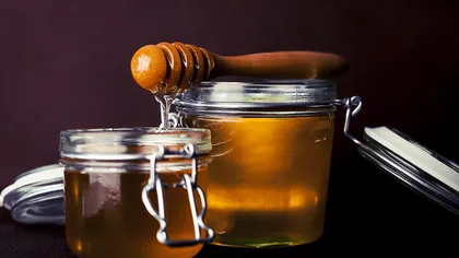 Cum deosebeşti mierea de albine naturală de cea contrafăcută