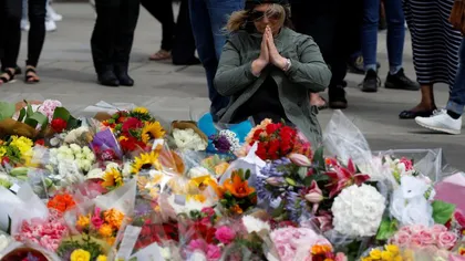 Sute de oameni s-au reunit la Londra pentru a aduce un omagiu victimelor atentatelor teroriste