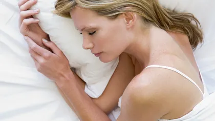 Poziţia în care dormi te poate predispune la anumite afecţiuni