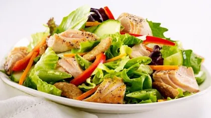 Reţeta zilei: Salată cu somon
