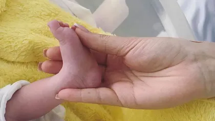 Elena Gheorghe şi fetiţa ei s-au externat. Vezi cum arată artista la câteva zile după naştere şi ce declaraţii a făcut