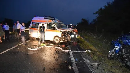 Accident grav lângă Caransebeş: O ambulanţă s-a ciocnit cu un autoturism, iar şoferii celor două maşini au decedat