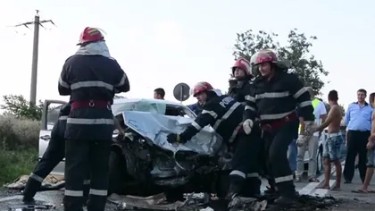 Accident grav în Tulcea. Cinci tineri au fost răniţi după ce maşina lor a intrat sub un TIR