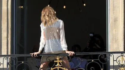Celine Dion, şedinţă foto incendiară pe un balcon. Vedeta, surprinsă în ipostaze sexy FOTO
