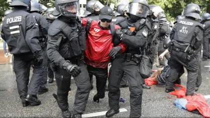 G20: Noi ciocniri între manifestanţi şi poliţie înaintea summitului: mai multe maşini incendiate
