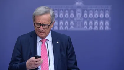 GAFA SECOLULUI, virală pe Net: Jean-Claude Juncker a încurcat-o pe Angela Merkel cu soţia lui şi i-a închis telefonul