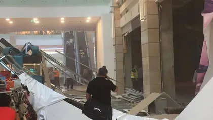Panică într-un mall din Capitală. Un placaj de mari dimensiuni s-a prăbuşit într-o zonă intens circulată
