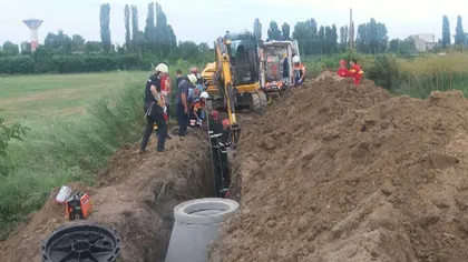 Tragedie în Vâlcea: Doi muncitori, prinşi sub un mal de pământ. Unul a murit
