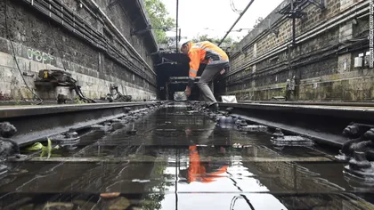 Metroul din Paris, sub ape din cauza ploilor torenţiale GALERIE FOTO şi VIDEO