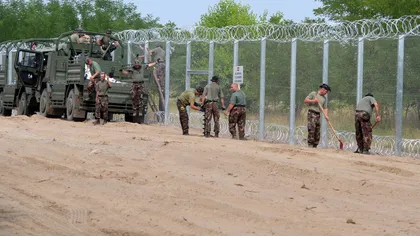 Ungaria mai ridică un gard contra imigranţilor, la frontiera sudică