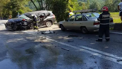 ACCIDENT cu patru autovehicule, printre care un TIR cu butelii goale. Circulaţia, blocată pe Valea Oltului FOTO
