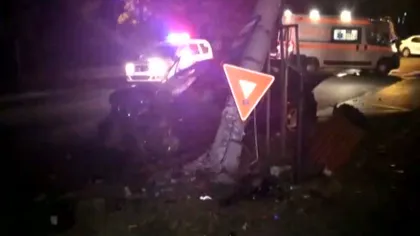 ACCIDENT în Botoşani. Patru oameni au fost răniţi după ce un şofer beat a intrat într-un stâlp VIDEO