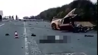Accident pe autostradă, la 320 km pe oră. Şoferul s-a filmat în timp ce conducea, apoi s-a făcut praf VIDEO