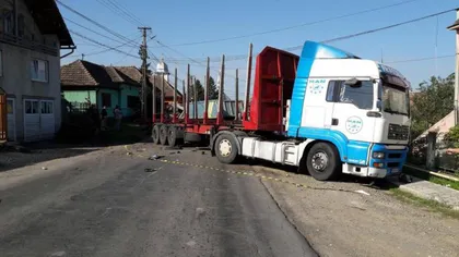 Accident grav în judeţul Mureş. Două autocamioane şi un autoturism au fost implicate