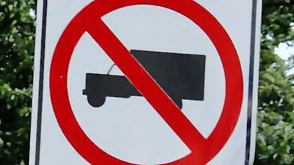 Restricţii de circulaţie pentru camioanele de peste 30 de tone în Dolj şi Mehedinţi