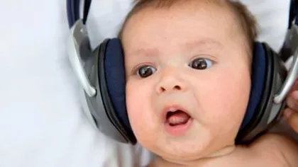 Probleme cu auzul la copilul mic. Cum ştii dacă aude bine