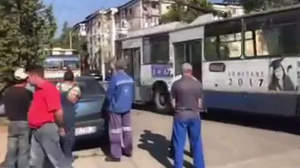 Grevă spontană a transportatorilor din Târgu-Jiu, trafic blocat VIDEO